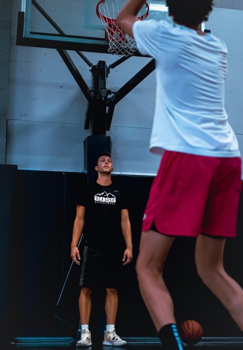 Nate coaching basketball in Central Oregon